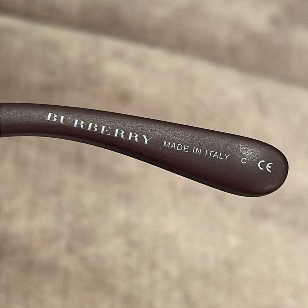 BURBERRY Plaid Signature Design Sunglasses NWOTS - Picture 15 of 16